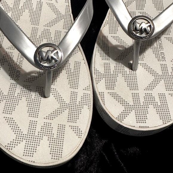 COPY - Michael Kors Flip Flops - Picture 2 of 4